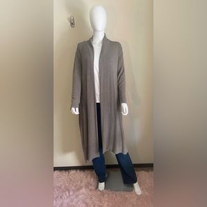 Lisa Rinna Oversized Long Cardigan. Women’s 3XP. Has pockets.